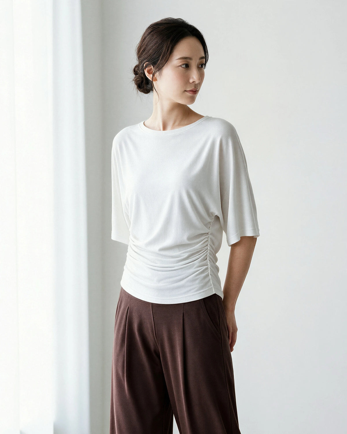 オフホワイト